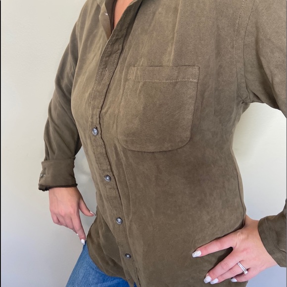 Van Heusen | Suede-like Olive Button Up Shirt | M - Picture 3 of 9